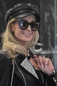 Paris Hilton shopping 2