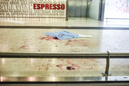I soccorsi dopo l'aggressione in Centrale 9