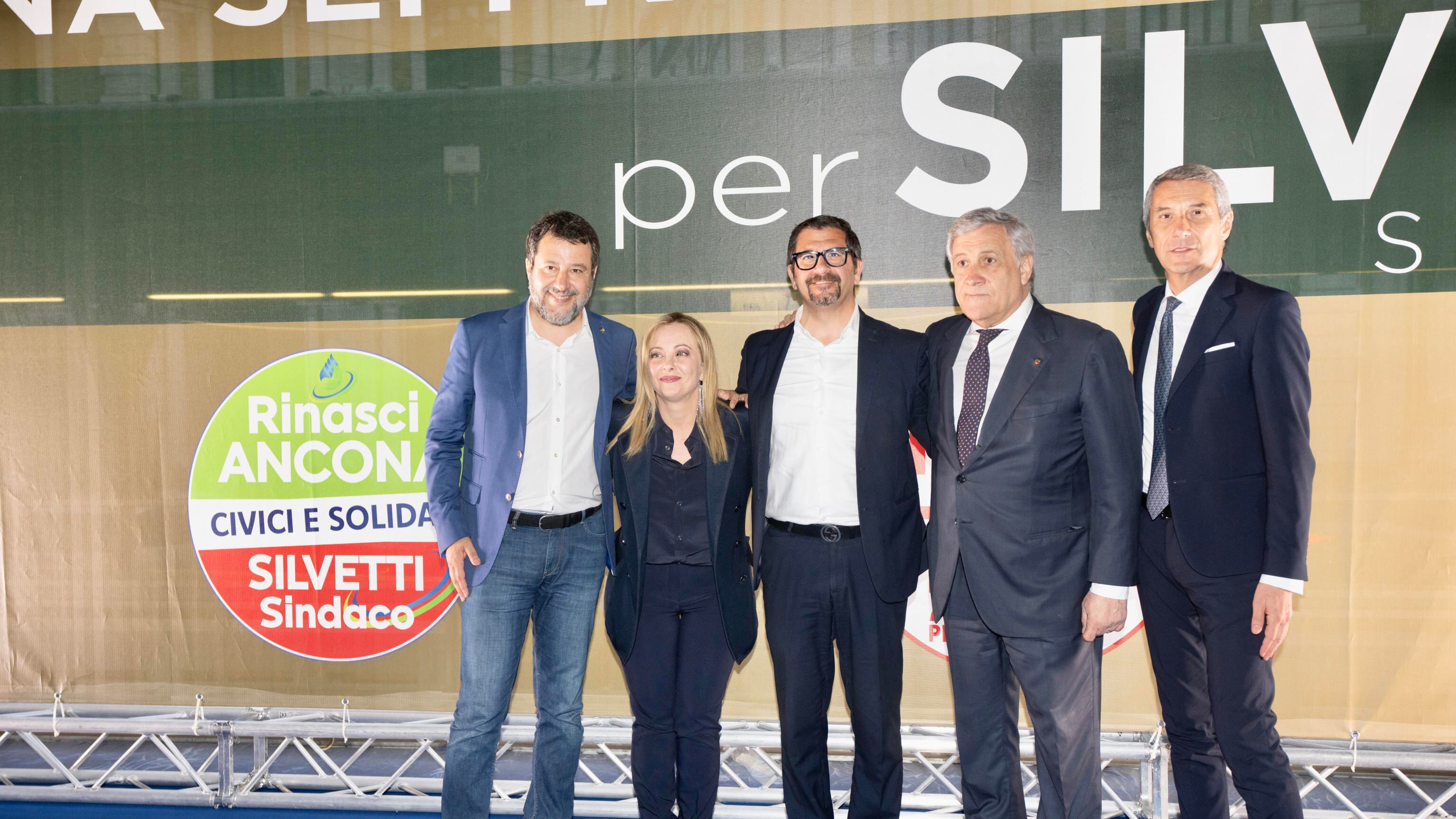 Centrodestra pigliatutto: otto mesi di sole vittorie