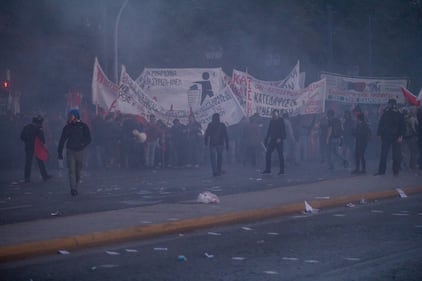 Grecia, scontri davanti al parlamento 5