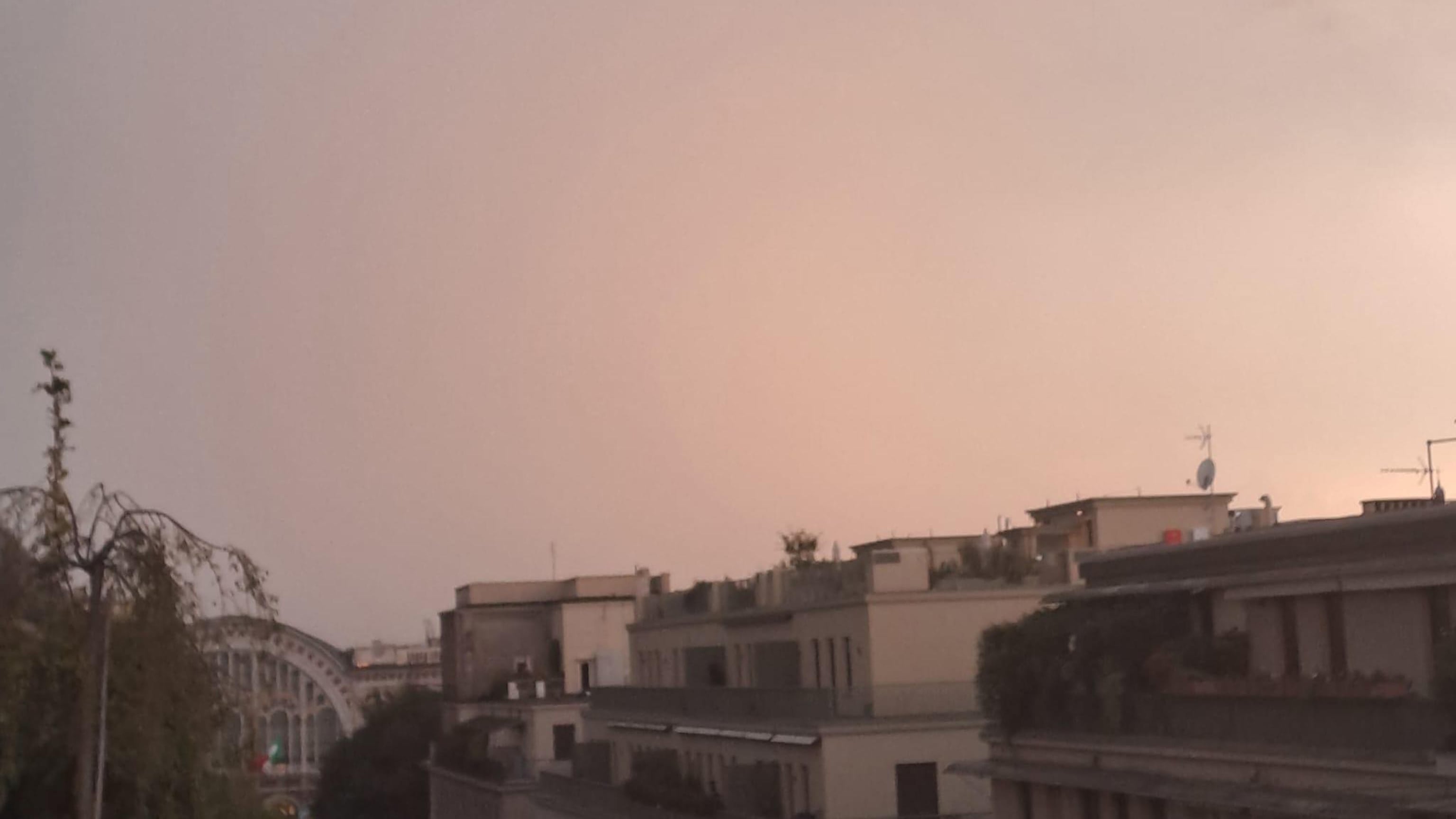 Tempesta di sabbia in arrivo dal Sahara: "L'Europa si tingerà di arancione". Ecco dove il fenomeno investirà l'Italia