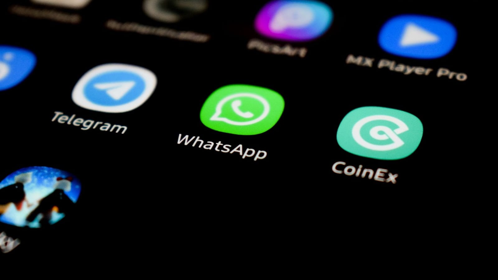 WhatsApp, i telefoni Android e iOS che non potranno più utilizzare l'app: ecco da quando e quali modelli saranno esclusi