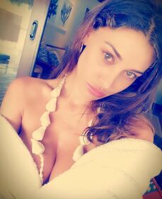 Belen Rodriguez sexy a letto 7