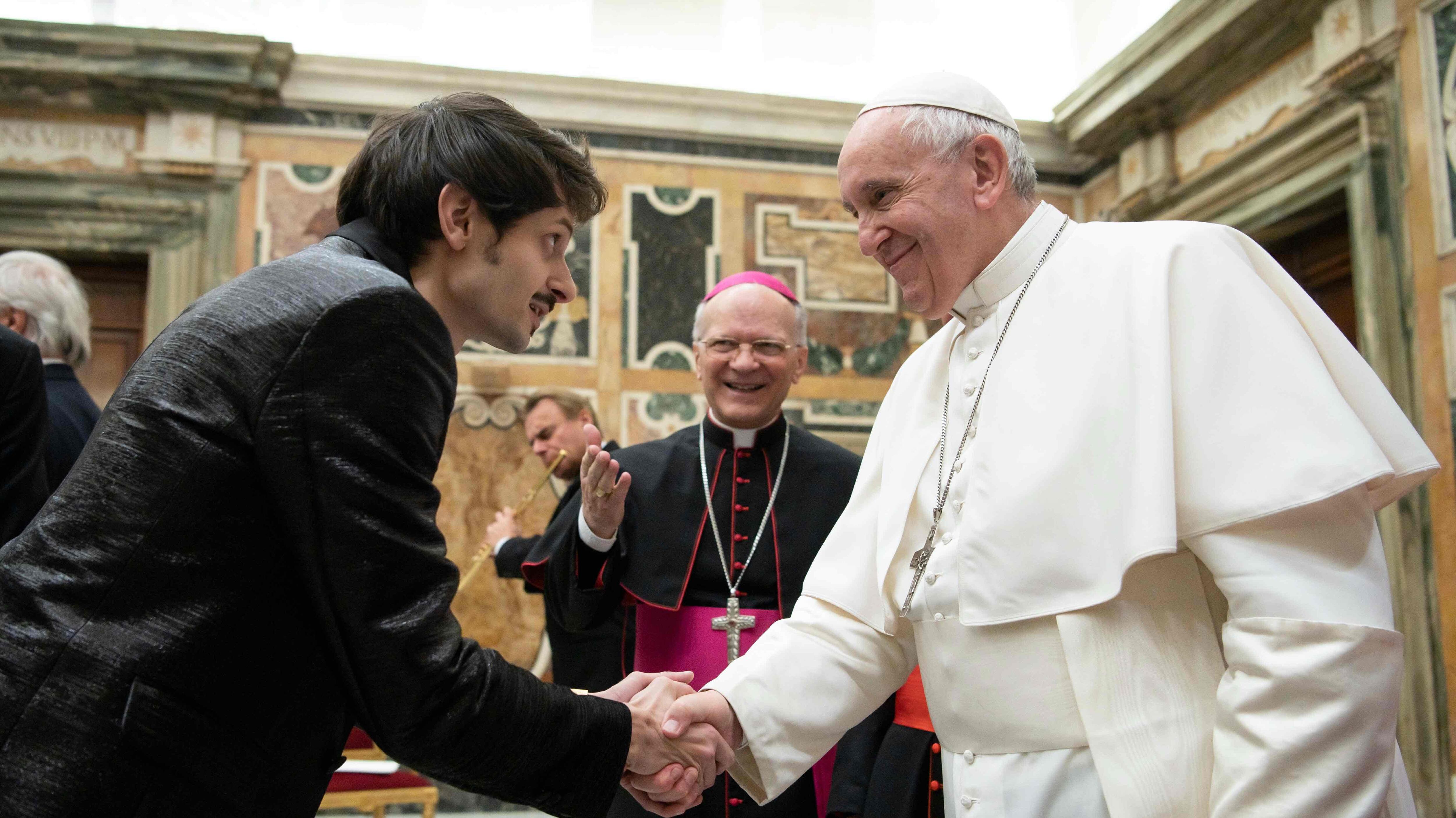 Fabio Rovazzi incontra papa Francesco