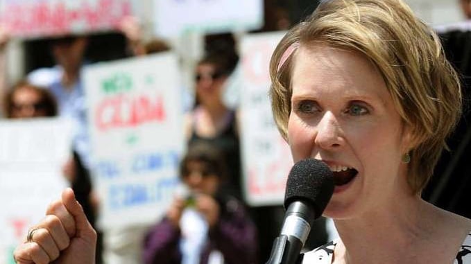 Miranda di Sex and the City a caccia di soldi per fare il governatore