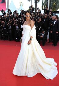Rihanna, tatuaggi e smeraldi sul red carpet di Cannes 9