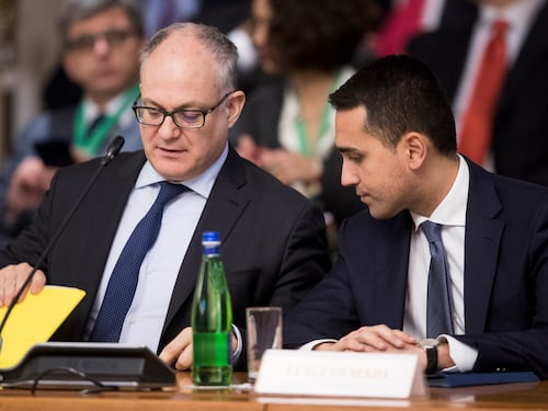Quella guerra di potere tra Gualtieri e Di Maio per il Sace