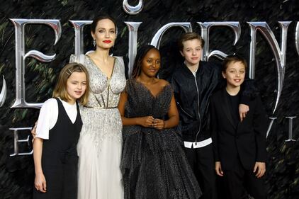 Angelina Jolie con figli a seguito per l'anteprima londinese di "Maleficent"  2