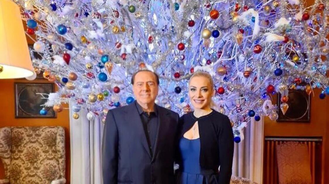 Cani, campioni e alberi di Natale: gli auguri dei politici