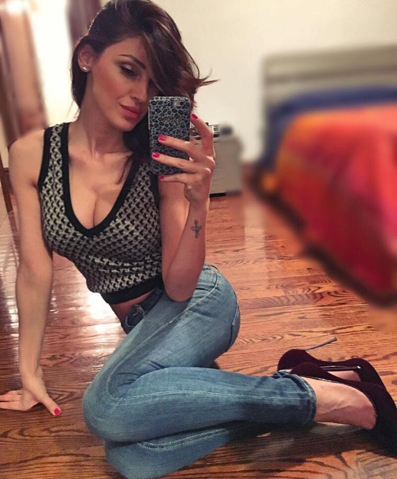 Anna Tatangelo, sexy sui social: foto 2