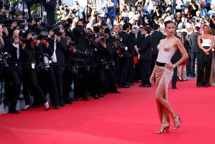 Adriana Lima regina di sensualità: gli scatti più hot della modella brasiliana 37