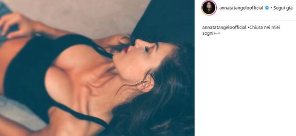 Anna Tatangelo, scollatura hot sui social  2