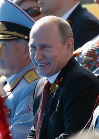 Putin alla parata col nastro degli indipendentisti 3