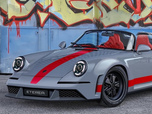 Eterea Iperleggera, ode al mondo analogico: una scultura dinamica a Milano AutoClassica