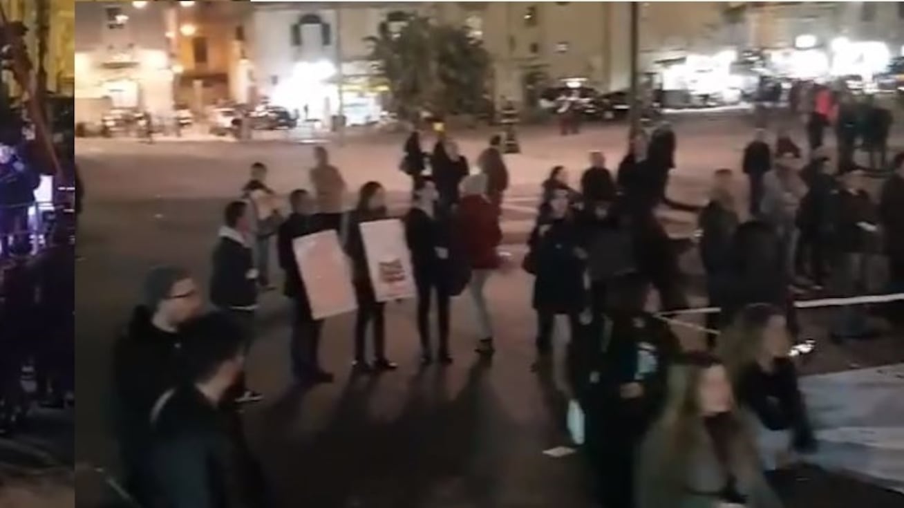 Dopo il flop di Napoli, scattano le epurazioni: "Espulso dalle sardine"