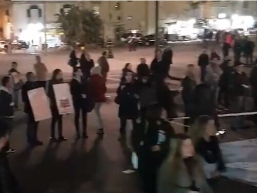 Napoli, flop di sardine e antagonisti Vuota la piazza anti-Salvini
