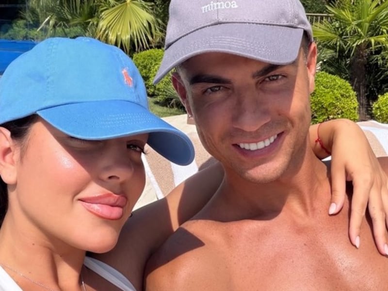La boutique, i gemelli, la proposta e le nozze segrete: la storia d’amore tra Cristiano Ronaldo e Georgina Rodriguez