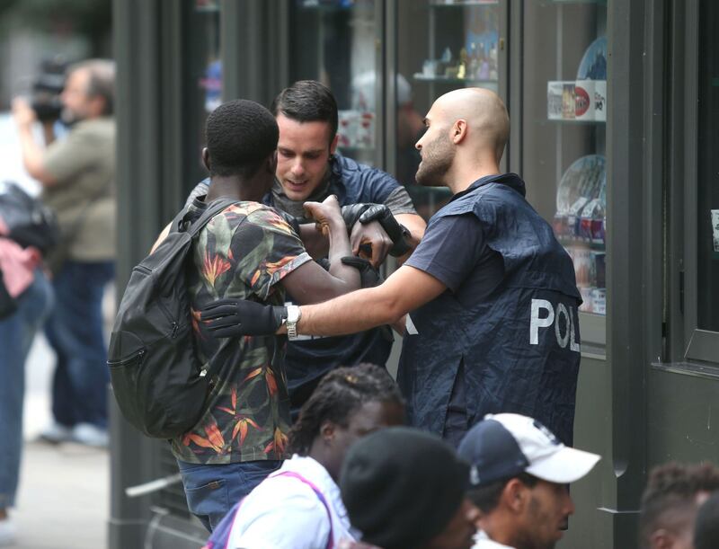 Migranti, nuovo blitz della polizia in stazione Centrale 14