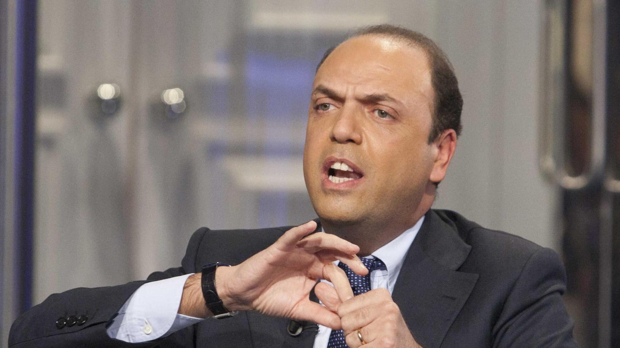 L'ultima spiaggia di Alfano: il tradimento bis è servito