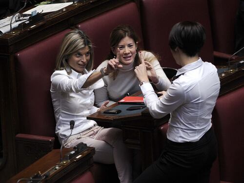 Parità di genere, le deputate in bianco