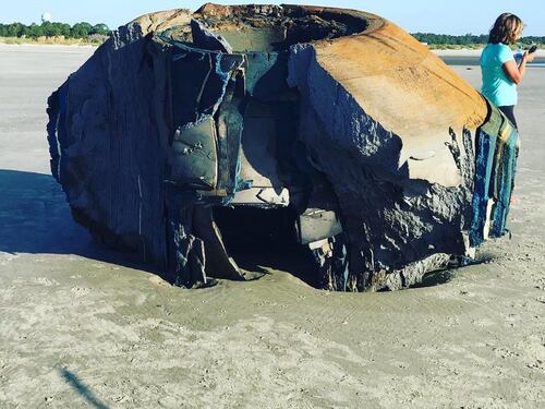 Quell'oggetto misterioso ritrovato sulla spiaggia: "È un ufo!"