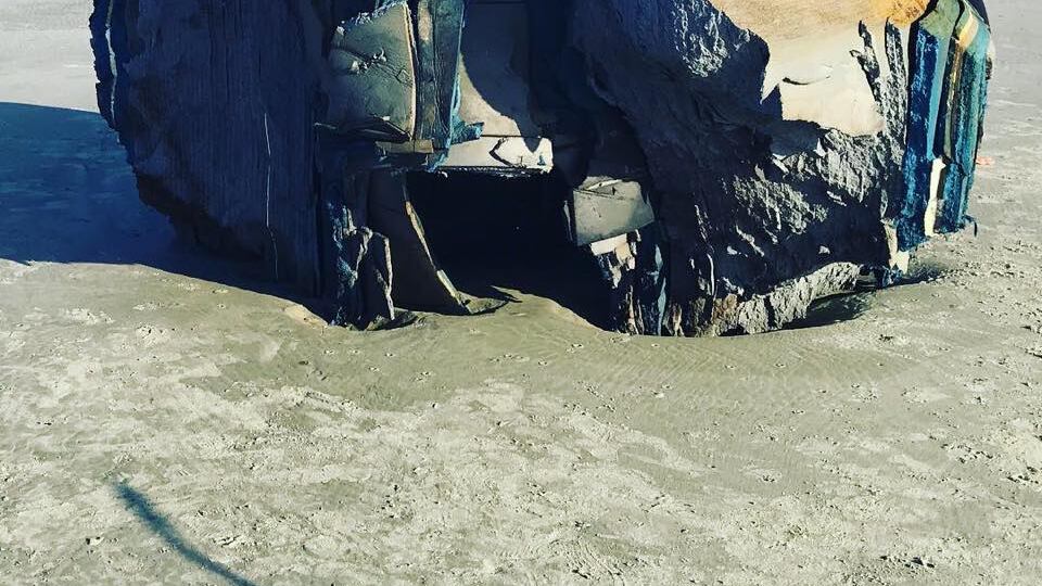 Quell'oggetto misterioso ritrovato sulla spiaggia: "È un ufo!"