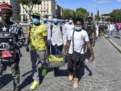 Maxi focolaio tra i migranti a Treviso: 133 positivi nell'ex caserma Serena
