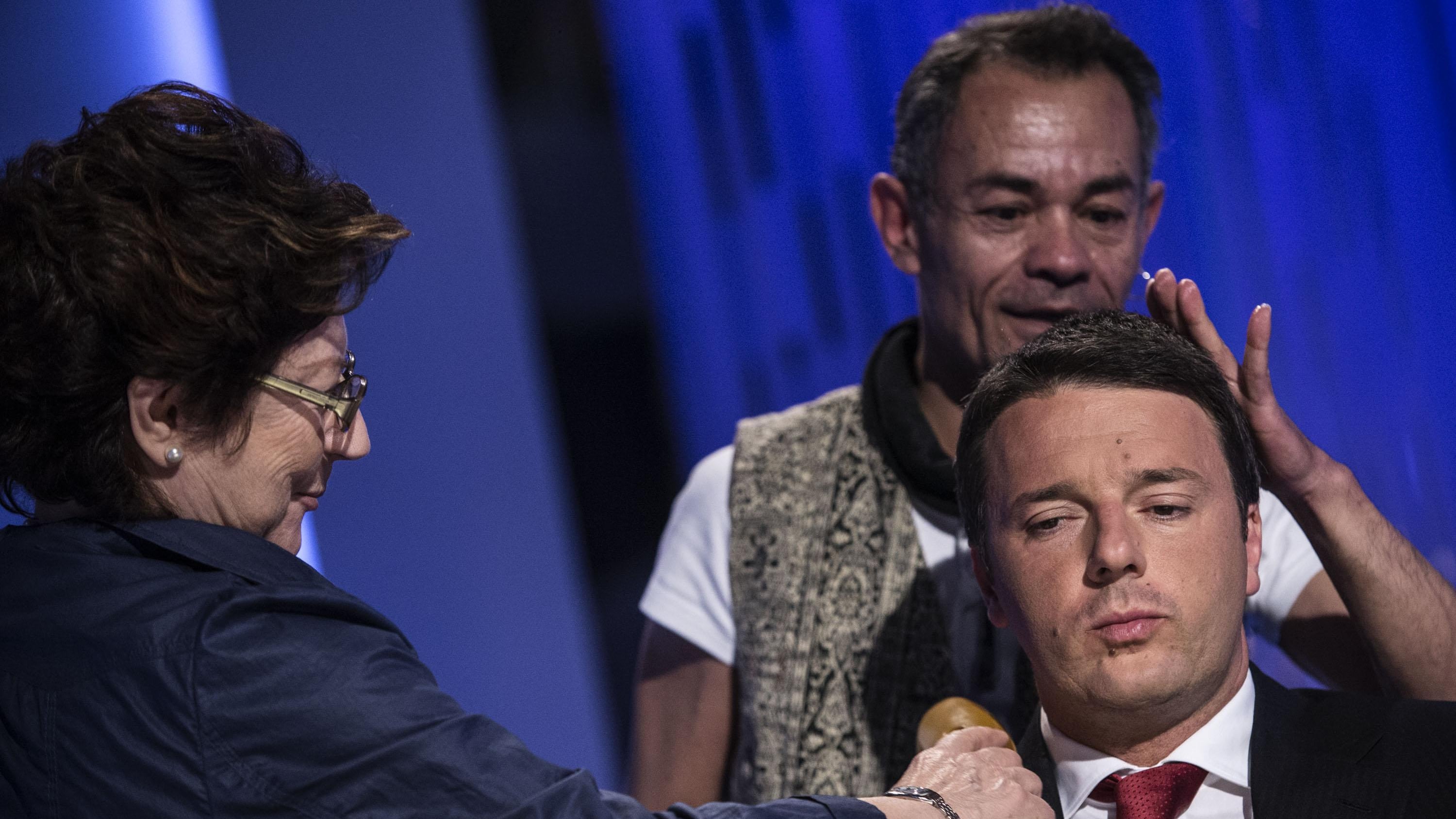 Renzi ha paura e prova l'ultima mossa elettorale: on line il suo reddito e quello della moglie