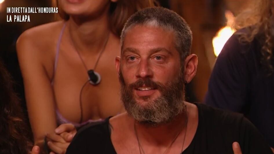 Il ginocchio e l'addio all'Isola dei Famosi. Cosa è successo davvero a Edoardo Tavassi
