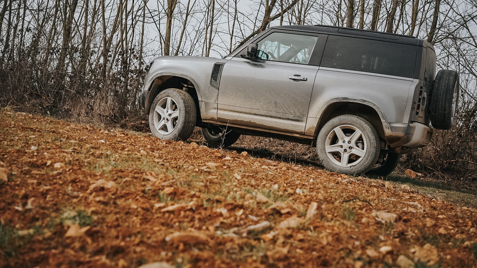 Land Rover Defender 90, la prova nell’offroad piacentino