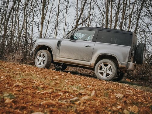 Land Rover Defender 90, la prova nell’offroad piacentino