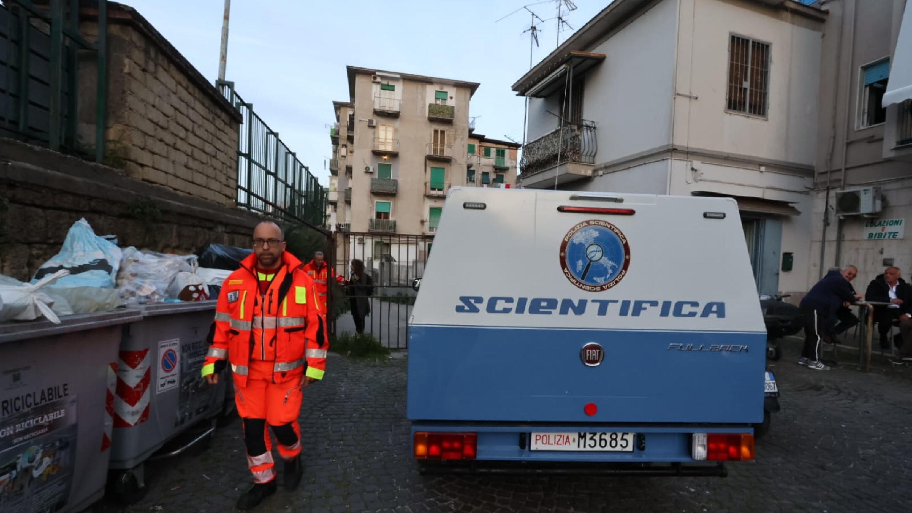 Napoli, 17enne trova i genitori morti in casa: ipotesi omicidio-suicidio