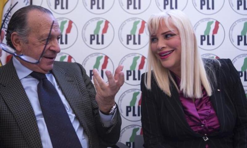 Cicciolina papabile naufraga all'Isola dei Famosi 2017 25