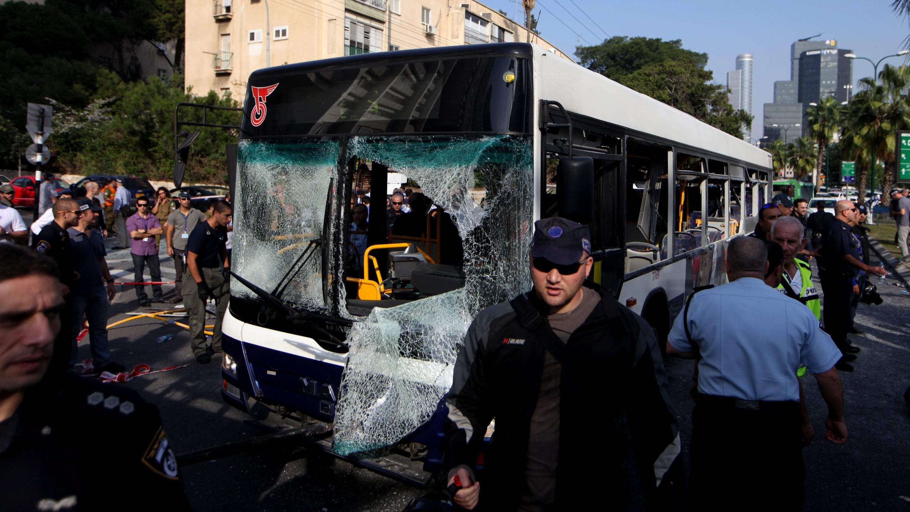 Tel Aviv, esplosione su bus: 27 feriti. Iran: "Aiuto militare a Gaza"