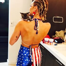 Miley Cyrus: nude look hot su Instagram per un nuovo progetto 14