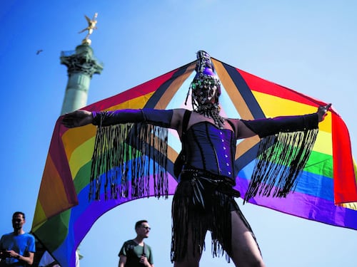 Le follie di Bruxelles: 3,6 miliardi per i gay
