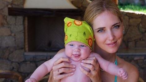 Chiara Ferragni nella bufera: "Hai bruciato tuo figlio. Gli hai fatto venire un melanoma"