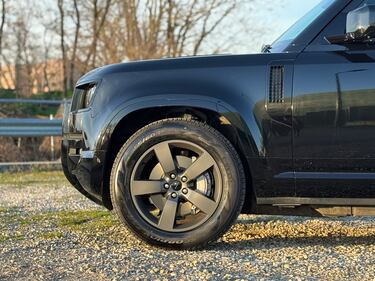 Land Rover Defender sei cilindri diesel: tutte le foto 13