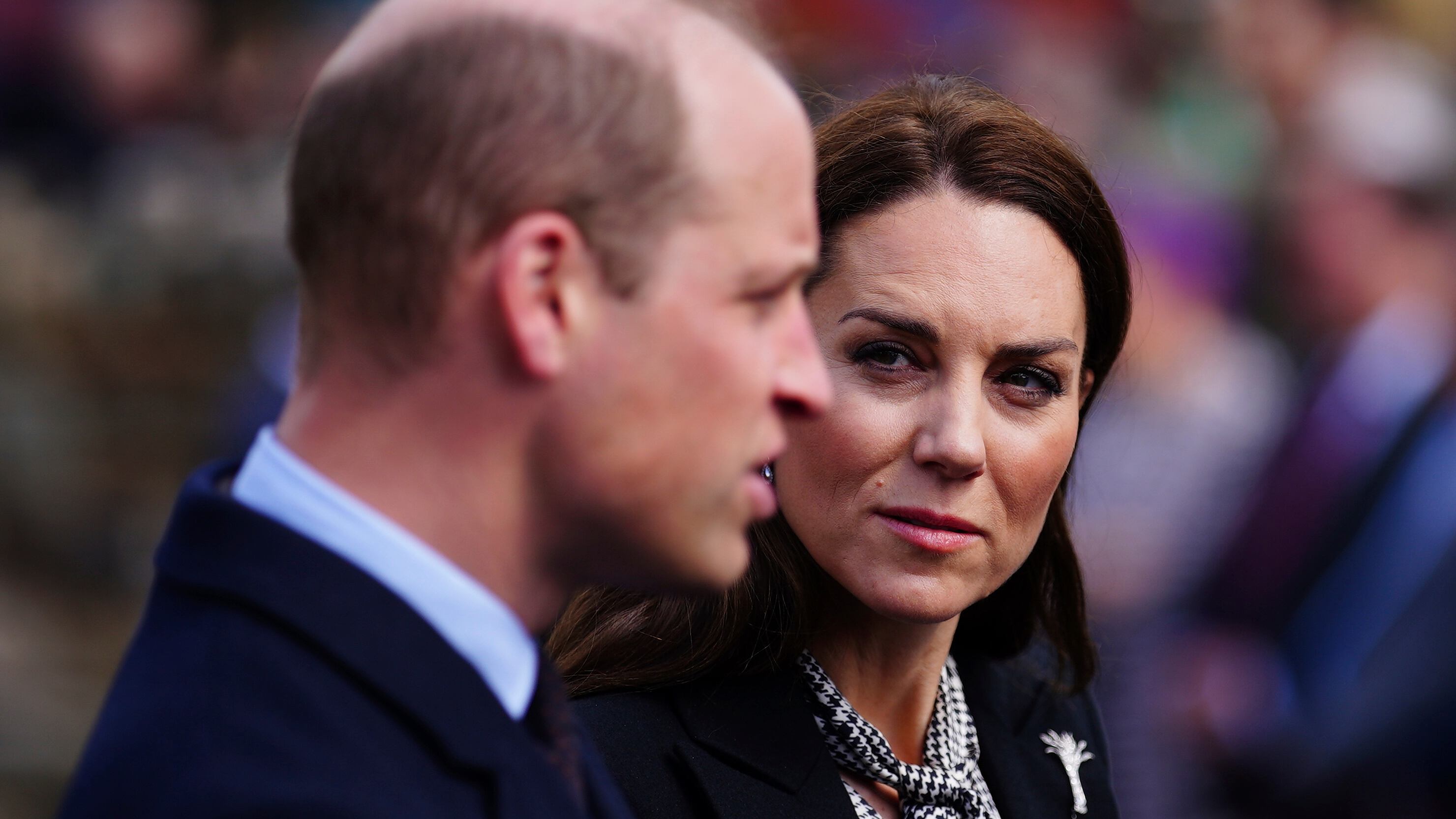 "Annullato ogni impegno". Kate e William "fuggono" da Windsor