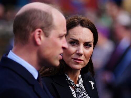 "Annullato ogni impegno". Kate e William "fuggono" da Windsor