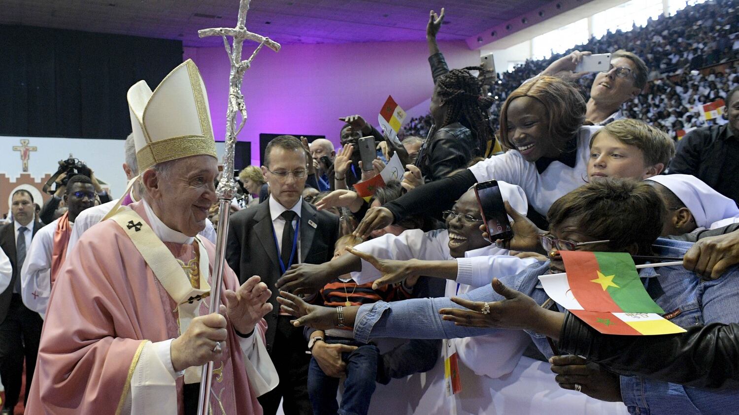 Migranti, nuovo appello del Papa: "Non si lasci affogare la gente"