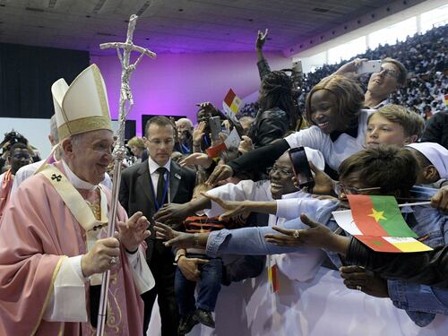 Migranti, nuovo appello del Papa: "Non si lasci affogare la gente"