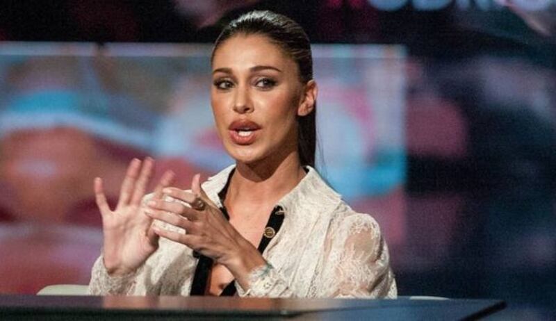 Belen Rodriguez, un'estate sexy e svestita  30