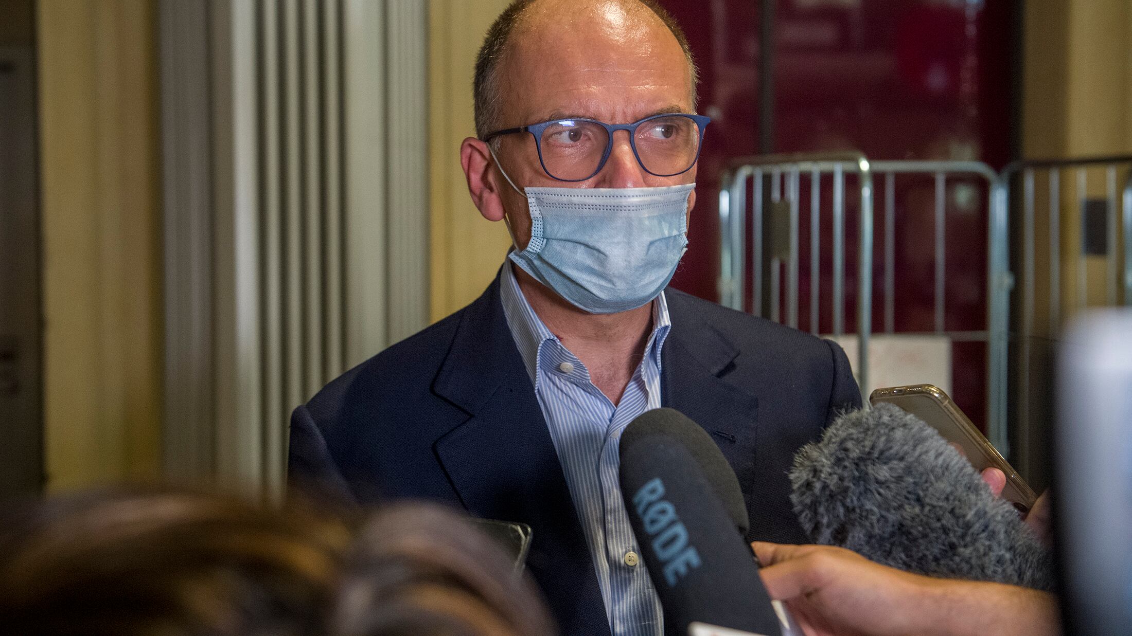 "Faccia presto". Letta sulle spine: trema per Conte