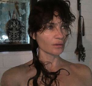 Helena Christensen: lato b perfetto a 48 anni 25