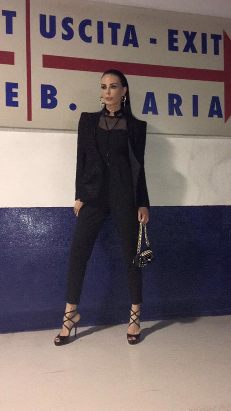 Nina Moric, topless su Facebook 7