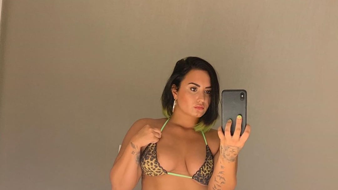 Hackerato account Snapchat di Demi Lovato, rubate sue foto intime