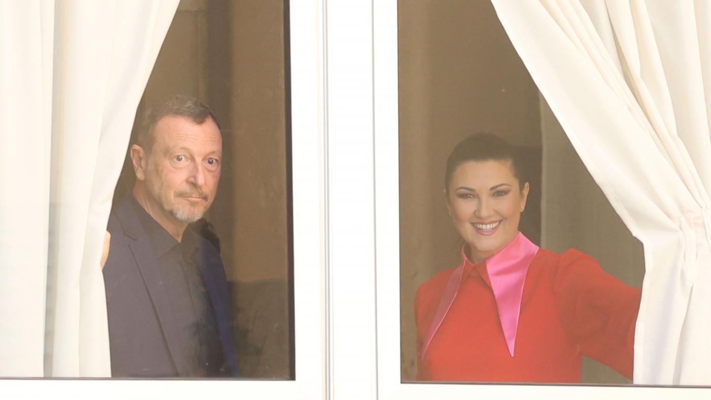 Clamorosa lite tra Amadeus e Giovanna Civitillo: ecco cos'è successo