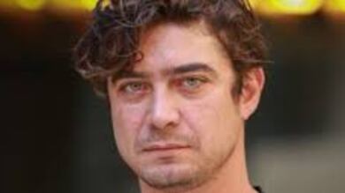 Riccardo Scamarcio a lezione di milanese da Giovanni