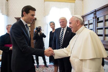 Ivanka Trump in Vaticano: velo nero per l'incontro con il Papa 3
